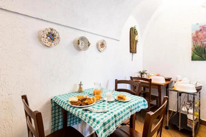 Bed & Breakfast L'Erica Finale Ligure Exterior foto